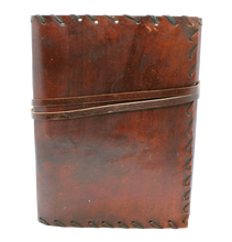 Ladda upp bild till gallerivisning, Handgjord läderbok med rem och Blå sten