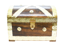 Ladda upp bild till gallerivisning, Kista med gulddetaljer -Stor