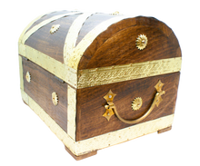 Ladda upp bild till gallerivisning, Kista med gulddetaljer -Stor