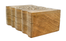 Ladda upp bild till gallerivisning, Kista/Smyckeskrin med snidat lock