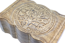 Ladda upp bild till gallerivisning, Kista/Smyckeskrin med snidat lock