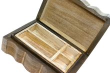 Ladda upp bild till gallerivisning, Kista/Smyckeskrin med snidat lock