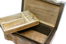 Ladda upp bild till gallerivisning, Kista/Smyckeskrin med snidat lock
