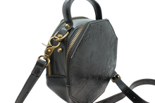 Ladda upp bild till gallerivisning, Steampunk väska - åttkantig