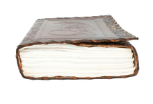 Ladda upp bild till gallerivisning, Handgjord läderbok - Drake