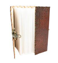 Ladda upp bild till gallerivisning, Handgjord läderbok - Drake