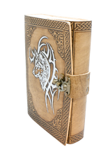 Ladda upp bild till gallerivisning, Handgjord läderbok - Varg