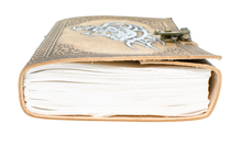 Ladda upp bild till gallerivisning, Handgjord läderbok - Varg