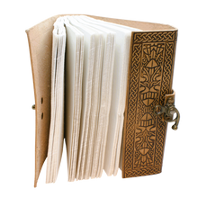 Ladda upp bild till gallerivisning, Handgjord läderbok - Varg