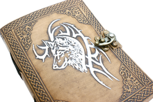 Ladda upp bild till gallerivisning, Handgjord läderbok - Varg