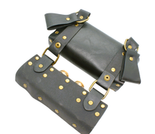 Ladda upp bild till gallerivisning, Bältes Väska med fyra flaskor - Svart