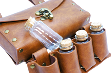 Ladda upp bild till gallerivisning, Bältes Väska med fyra flaskor - Brun