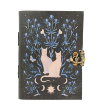 Ladda upp bild till gallerivisning, Handgjord Läderbok med två vita katter