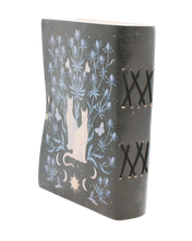 Ladda upp bild till gallerivisning, Handgjord Läderbok med två vita katter