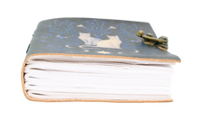 Ladda upp bild till gallerivisning, Handgjord Läderbok med två vita katter