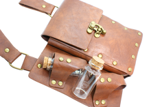 Ladda upp bild till gallerivisning, Bältesväska med två flaskor - Brun