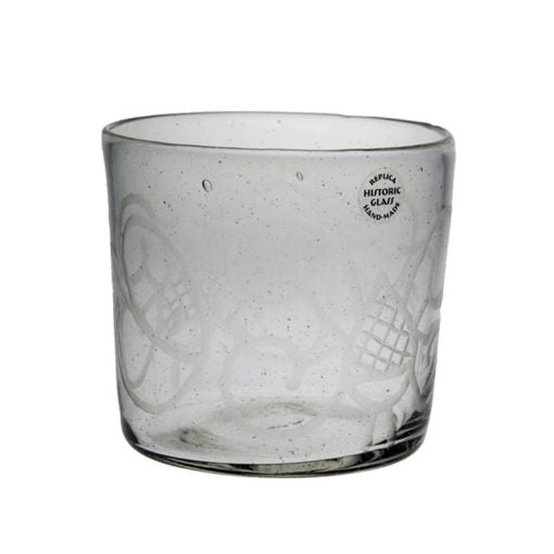 Glas med gravyr från Birka
