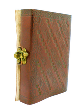 Ladda upp bild till gallerivisning, Handgjord läderbok med livets träd / Yggdrasil

