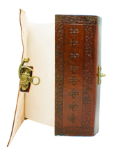 Ladda upp bild till gallerivisning, Handgjord läderbok med livets träd / Yggdrasil
