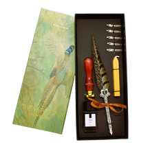 Ladda upp bild till gallerivisning, Fjäderpenna / Kalligrafipenna med lack - The Hunters Feather Pen

