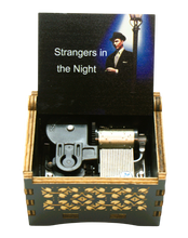 Ladda upp bild till gallerivisning, Speldosa -Strangers in the Night
