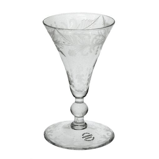Litet glas med gravyr från Henrikstorp