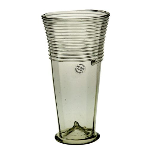 Medeltida ölglas med tråddekor