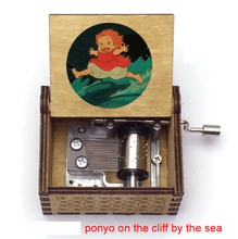 Ladda upp bild till gallerivisning, Speldosa Ponyo- På klippan vid havet
